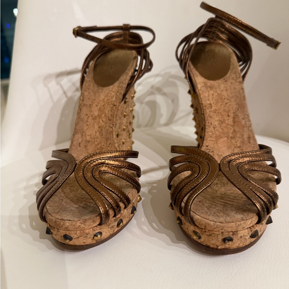 Gucci Brown Wedges with Gold Accents.. perfect condition - Picture 5 of 6